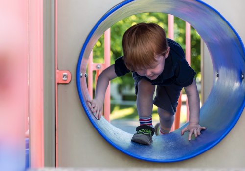 Hitos de la motricidad gruesa para niños en edad preescolar