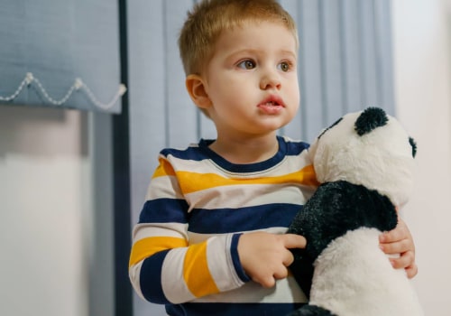 Formando vínculos: comprensión de los hitos sociales y emocionales en los bebés