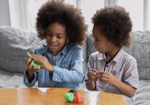 Hitos de las habilidades motoras finas para niños pequeños